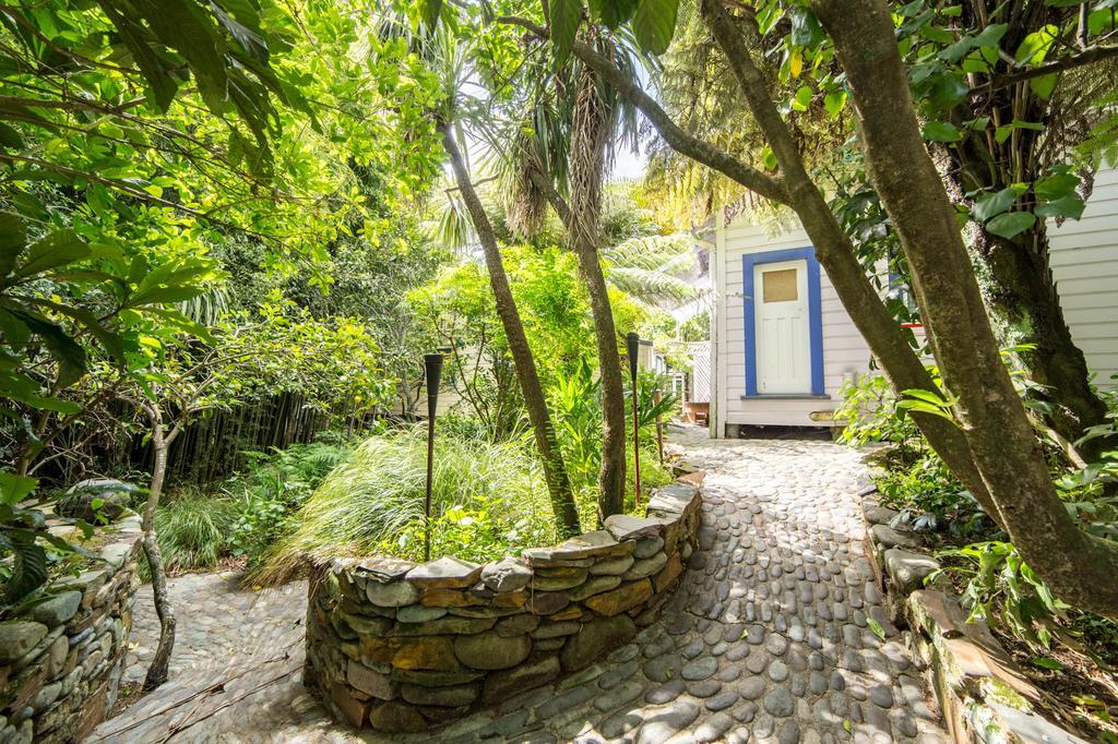 Shady Rest Bed & Breakfast Такака Екстериор снимка